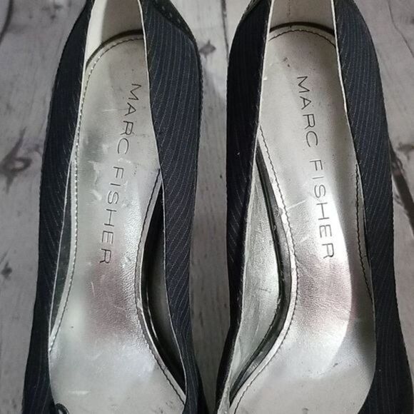 Marc Fisher Navy & Black Striped Bow Heels - Picture 7 of 13